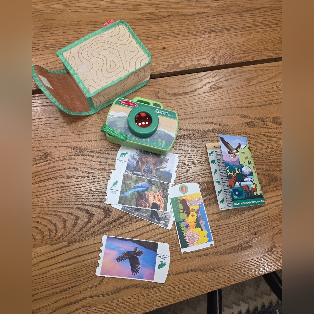 Melissa & Doug Green and Tan Explorer Toy Camera with Nature Photo Cards